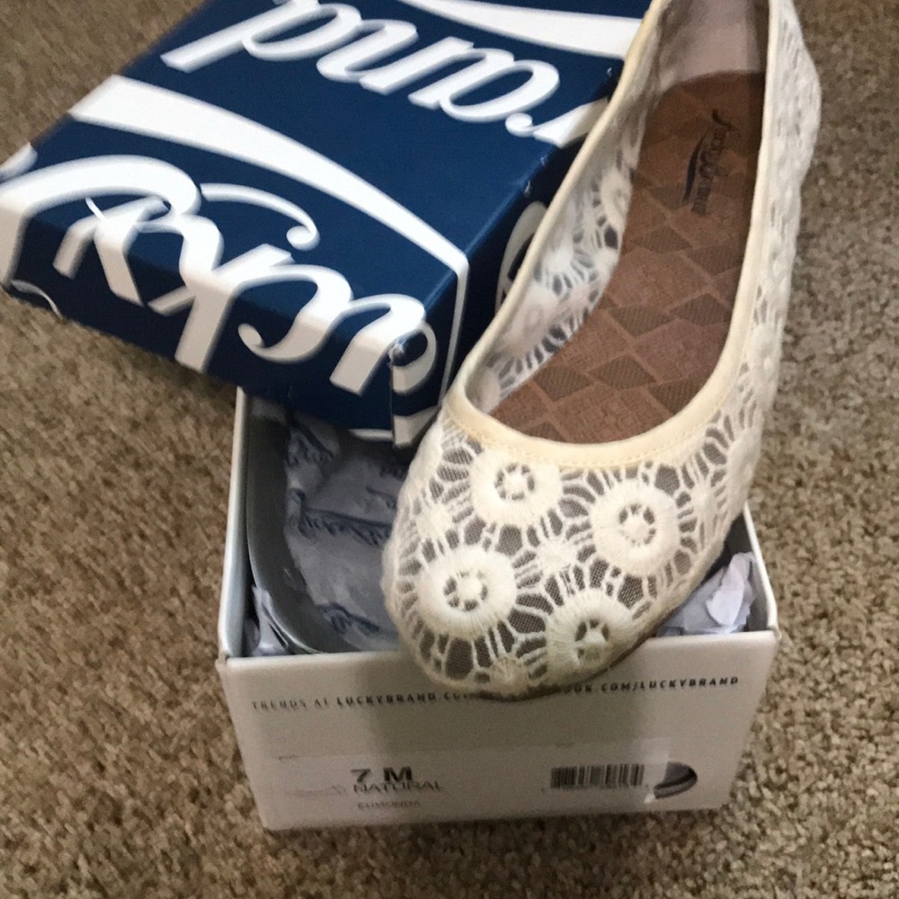 Lucky lace flats size 7 medium